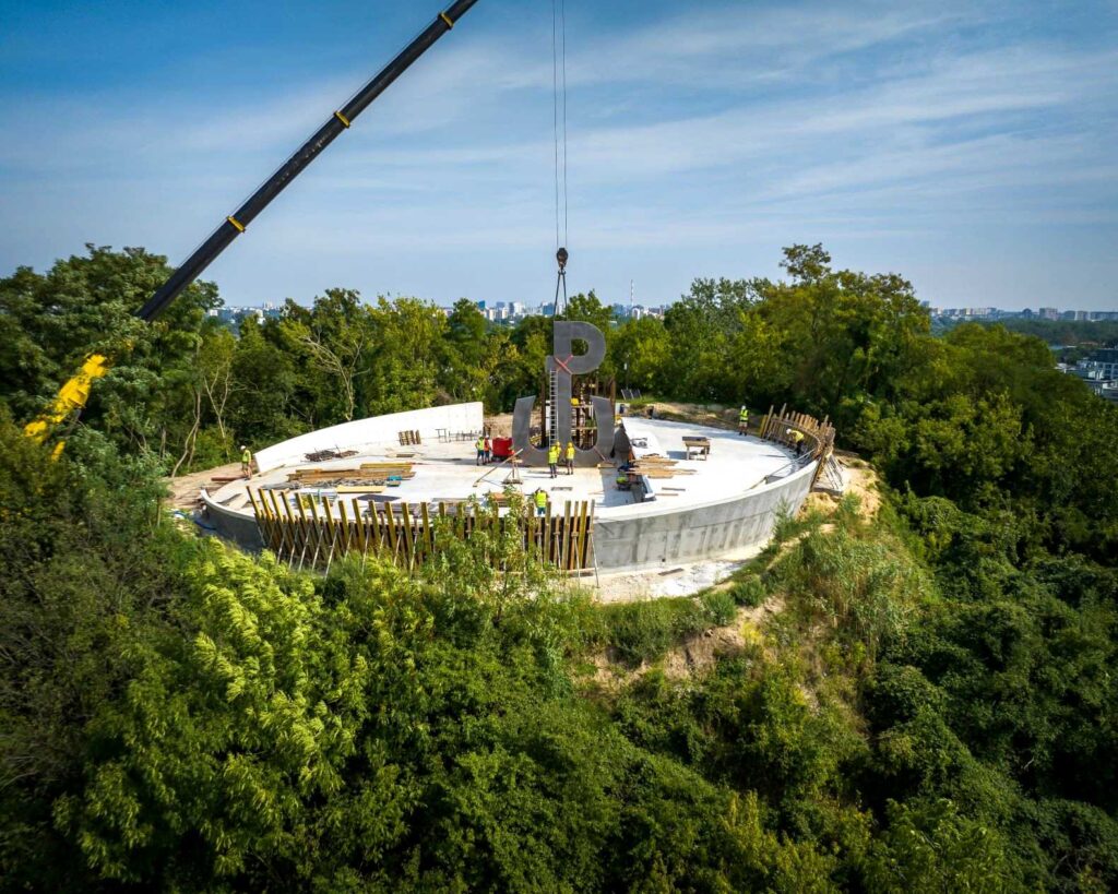 Symbol Polski Walczącej wraca na Kopiec Powstania Warszawskiego (fot. UM Warszawy)